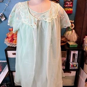 Vintage 2pc Nightgown Set!